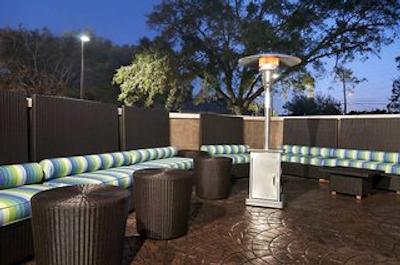 هم2 سویتز بای هیلتون چارلستون آیرپرت/کنونشن سنتر