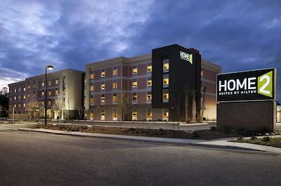 هم2 سویتز بای هیلتون چارلستون آیرپرت/کنونشن سنتر