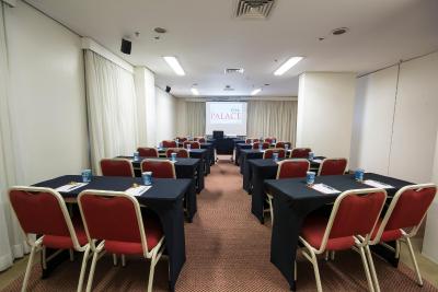 د پالاس فلات