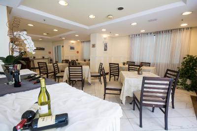 د پالاس فلات