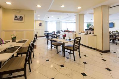 د پالاس فلات