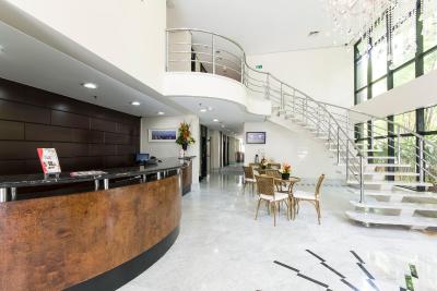 د پالاس فلات