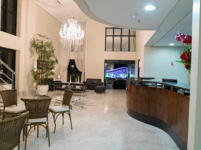 د پالاس فلات