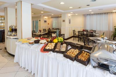 د پالاس فلات