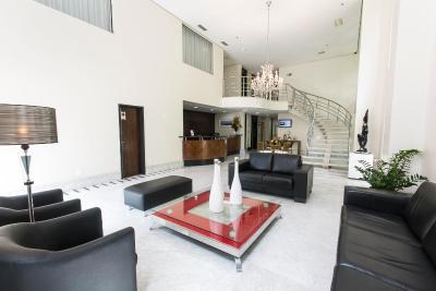 د پالاس فلات