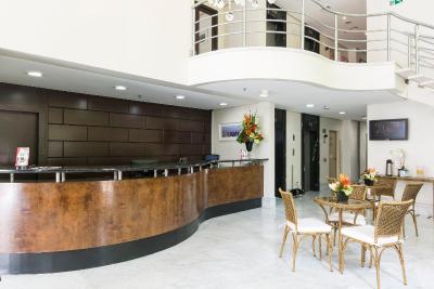 د پالاس فلات