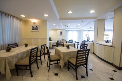 د پالاس فلات