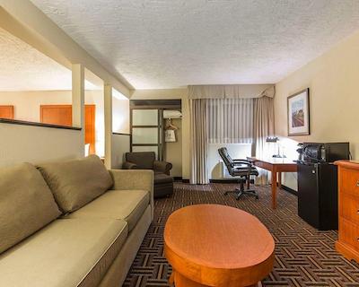 کلارین هتل اند کنفرنس سنتر