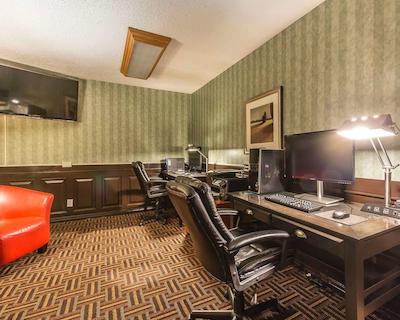 کلارین هتل اند کنفرنس سنتر