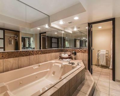 کلارین هتل اند کنفرنس سنتر