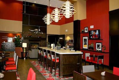 هامپتون این اند سویتز اسالت لاک سیتی / ونیورسیتی-فودیل دریو