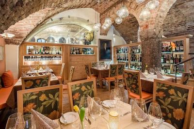 بست وسترن پلاس گولدنر ادلر