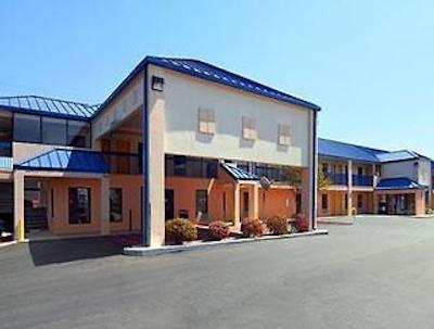 سوپر 8 هاتیسبورگ اسود