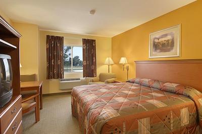 سوپر 8 تپکا ات فربز لاندینگ