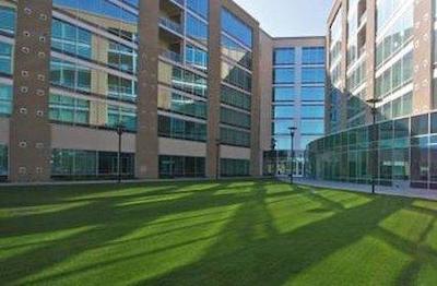 ونیورسیتی پلازا واترفرنت