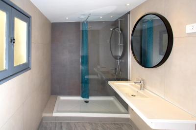 هستل ویلا ساینت اکسوپری بیچ