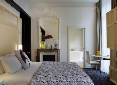 و پاریز اُپرا