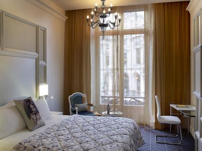 و پاریز اُپرا