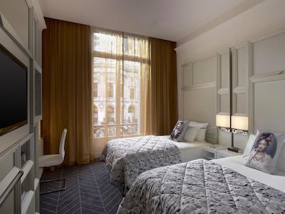 و پاریز اُپرا