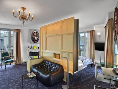 و پاریز اُپرا