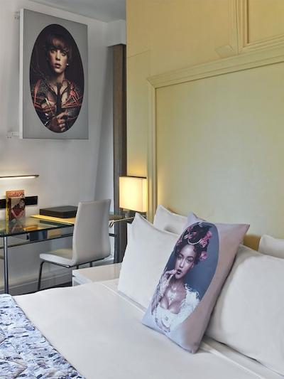 و پاریز اُپرا