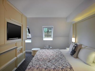 و پاریز اُپرا