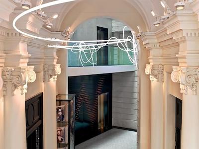 و پاریز اُپرا