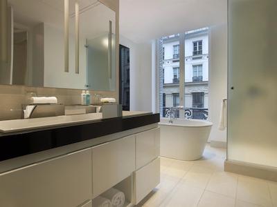 و پاریز اُپرا