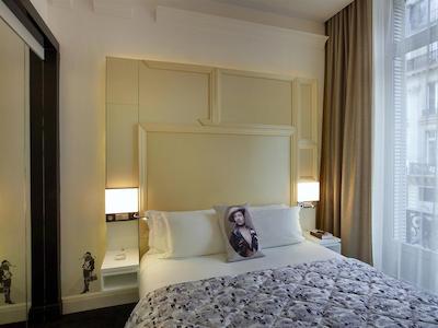 و پاریز اُپرا