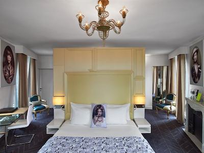 و پاریز اُپرا