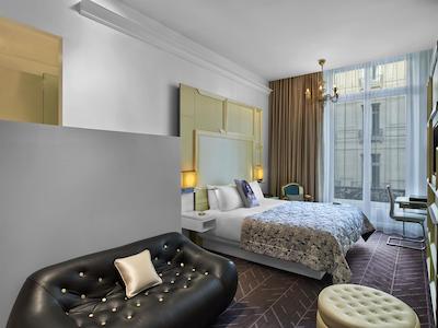 و پاریز اُپرا