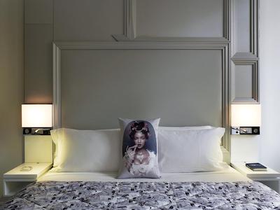 و پاریز اُپرا