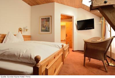 سانستار آلپین هتل فلیمز