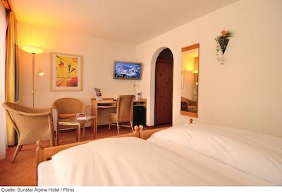 سانستار آلپین هتل فلیمز