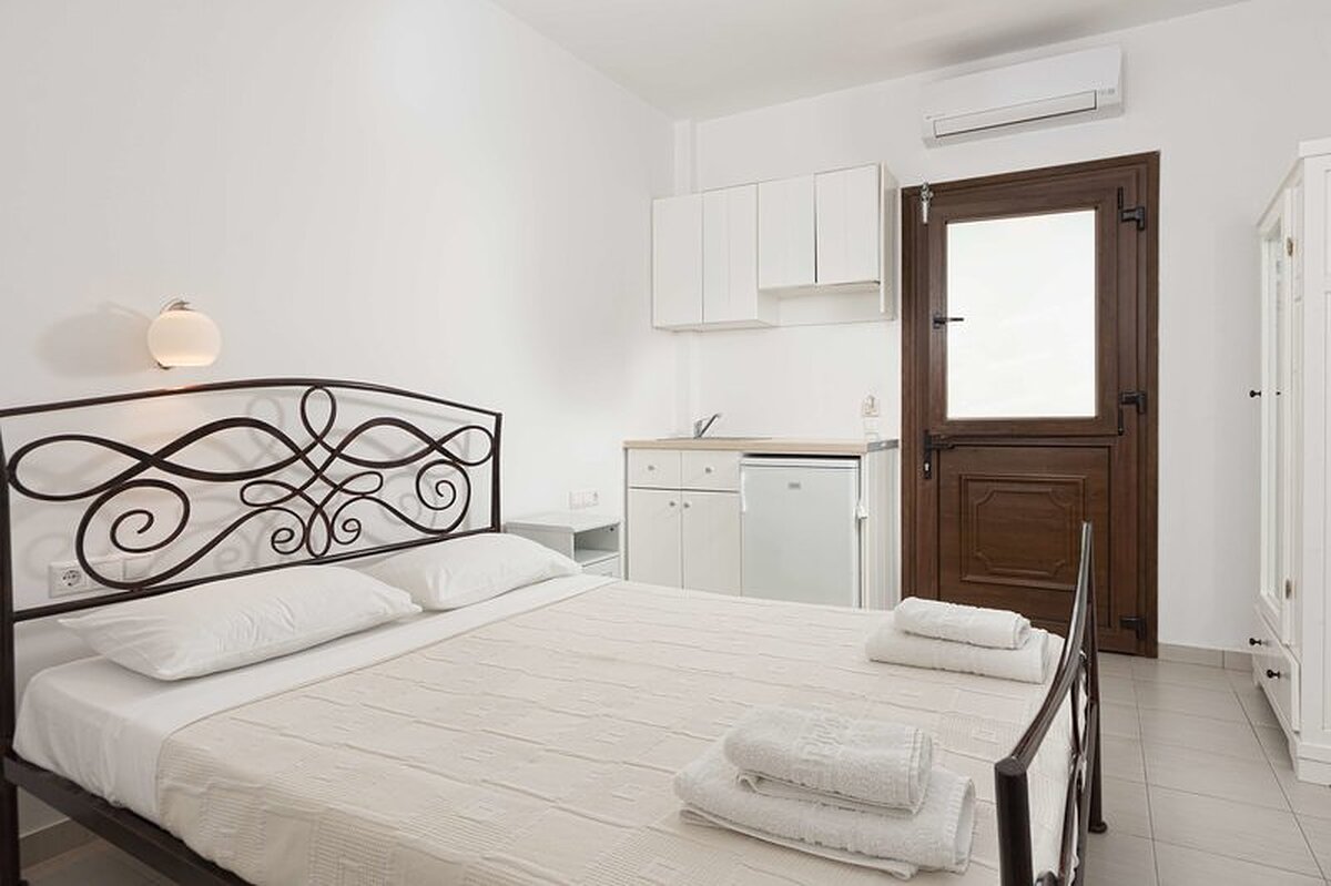 Depis Place Studios and Apartments