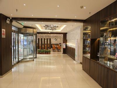 جینجیانگ این بیجینگ گوانگچومن