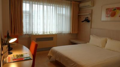 جینجیانگ این بیجینگ گوانگچومن