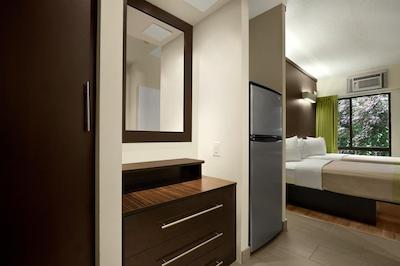 استودیو 6 ترنتو