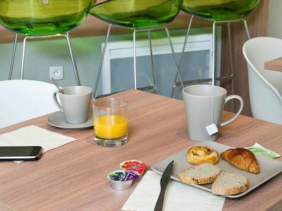 اپاردتل اداجیو اکسز نانتز ویارم