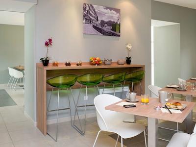 اپاردتل اداجیو اکسز نانتز ویارم