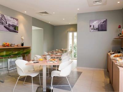 اپاردتل اداجیو اکسز نانتز ویارم