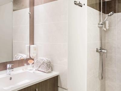 اپاردتل اداجیو اکسز نانتز ویارم