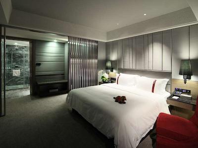 رهمبوز پارک اورا چنگدو هتل