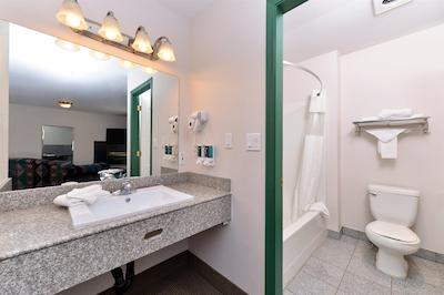 کاناداز بست والو این والمونت