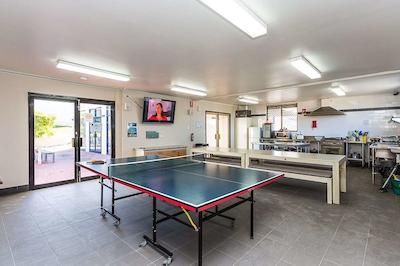 کونتری کمفرت امیتی متل آلبانی