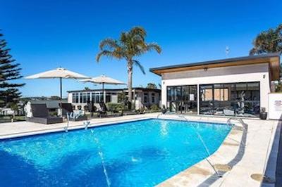 کونتری کمفرت امیتی متل آلبانی