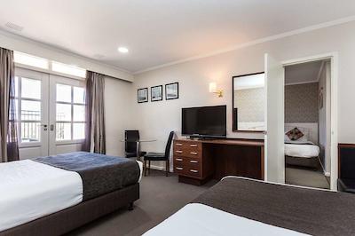 کونتری کمفرت امیتی متل آلبانی