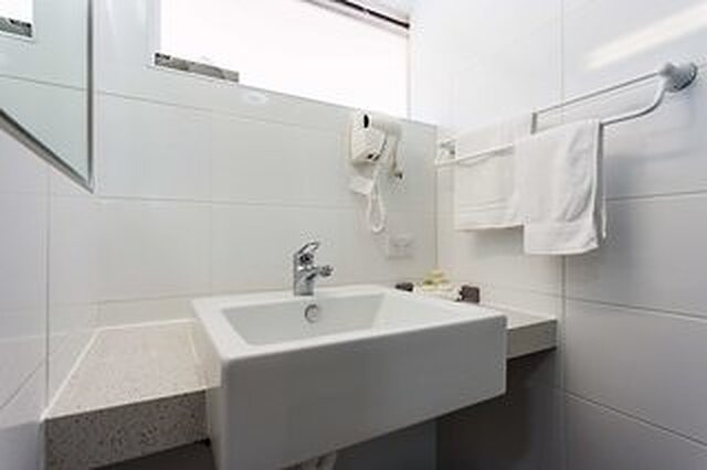 کونتری کمفرت امیتی متل آلبانی