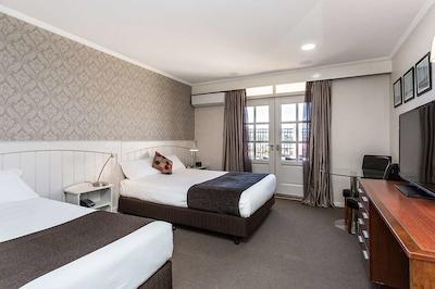 کونتری کمفرت امیتی متل آلبانی