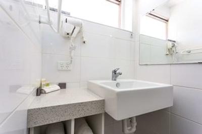 کونتری کمفرت امیتی متل آلبانی